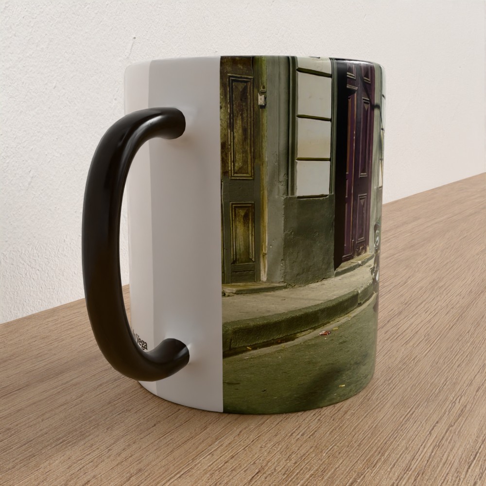 Taza con asa e interior de color Negro "The Hot One" - Imagen 3