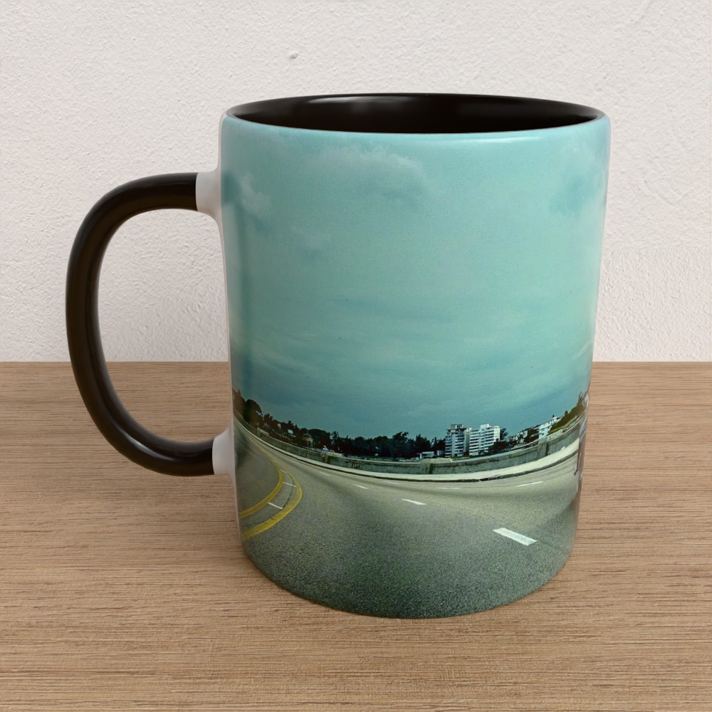 Taza con asa e interior de color Negro "Road to blue"