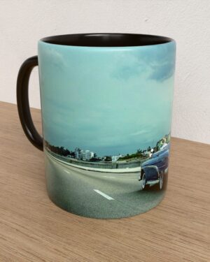 Taza con asa e interior de color Negro "Road to blue"