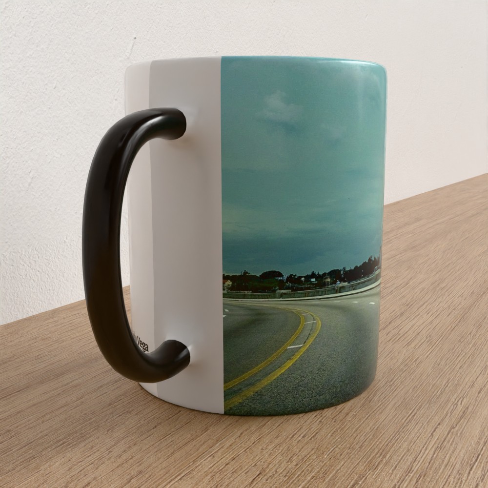 Taza con asa e interior de color Negro "Road to blue" - Imagen 3