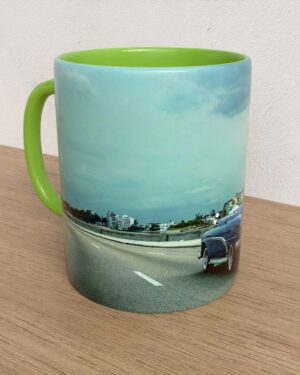 Taza con asa e interior de color Verde "Road to blue"