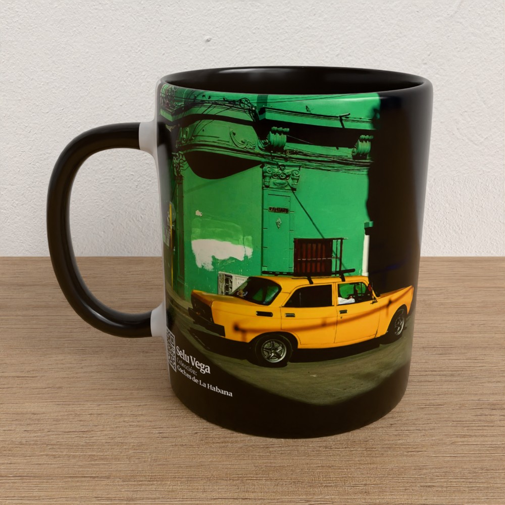 Taza con asa e interior de color Negro "Moskvich"